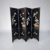 Paravento-in-legno-laccato-pietra-saponaria-e-madreperla-Cina-prima-meta-del-XX-sec