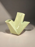 SOLD-Vaso-modello-Trinava-di-Hani-Rashid-per-Alessi-anni-2000