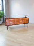 Grande-cassettiera-a-4-cassetti-con-ripiano-in-vetro-Italia-anni-50